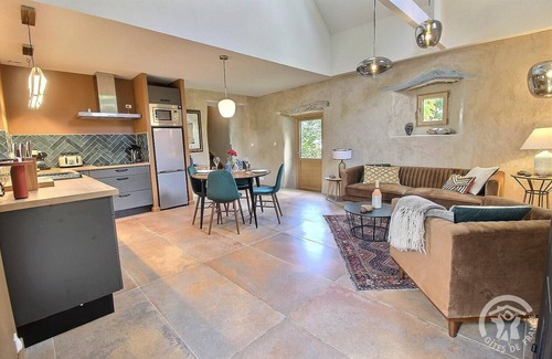 Saint-Clet House | De Rulinen - Orchard side