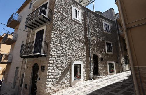 Caccamo House | De Spuches House