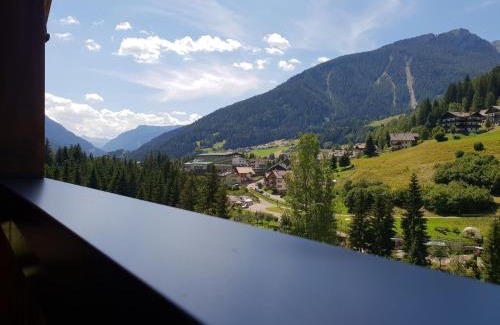 Moena Hotel | Debra Park Hotel