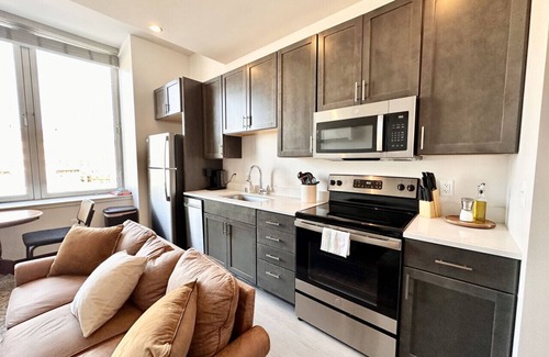 Westown Apartment | Deer District Studio Apt JC8 - One Block from Fiserv and Baird