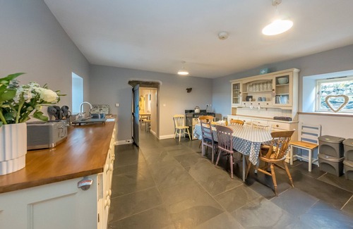 Arthog Cottage | Deildref - a self catering cottage that sleeps 8 guests in 4 bedrooms