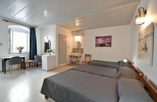 Hydra Hotel | Delfini Hotel