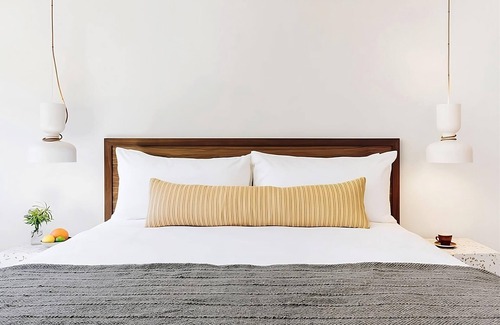 Sunset Junction House | Delight in That Quiet & Reserved Atmosphere! Minutes from Madison West Park
