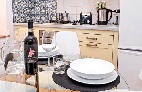 Celio Apartment | Delightful apartment a stone's throw from the Colosseum