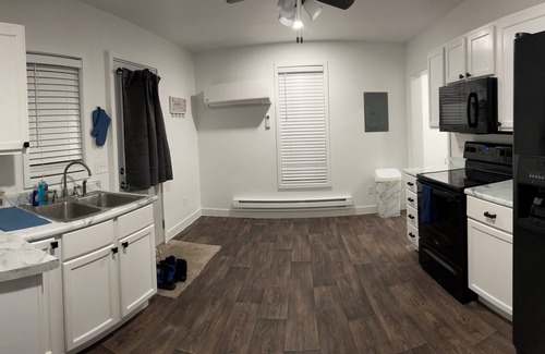 Bay City Apartment | Delightful apt w/AC near historic Midland St district