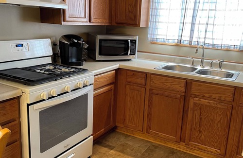 Delavan Lake Cottage | Delightful cottage with AC in charming Delavan