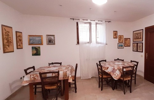 Lake Bracciano Apartment | Delightful rooms with private bathrooms in an independent apartment with garden
