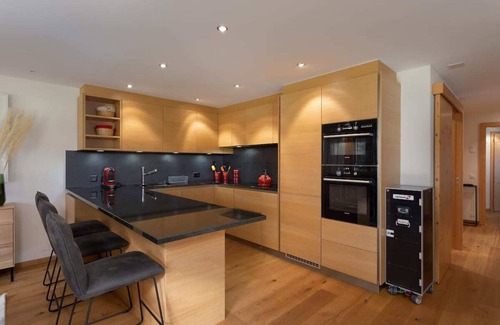 Gsteig Apartment | Delightfully Presented Flat with Amazing Views