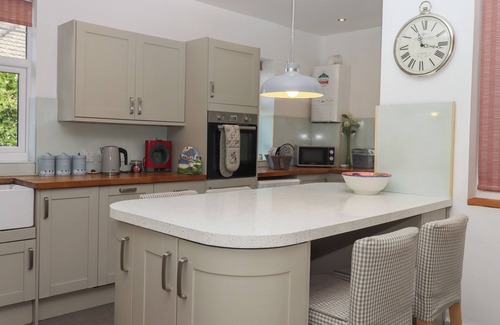 Clearbrook Cottage | DELLCOTE, pet friendly, with open fire in Yelverton