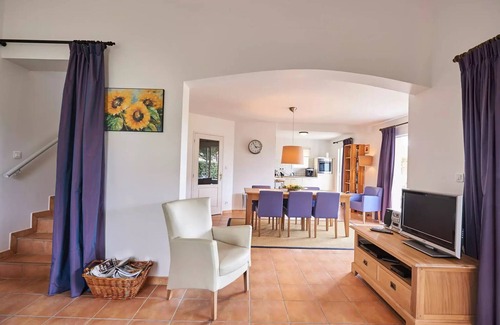 Vasles Villa | Deluxe 2-bathroom detached villa sleeps 6