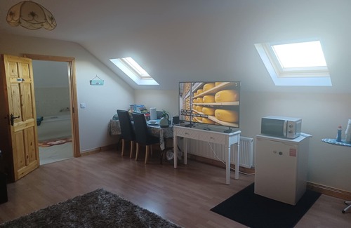 County Galway Bed & Breakfast | Deluxe double bedroom in a picturesque location just 25 minutes from Galway City