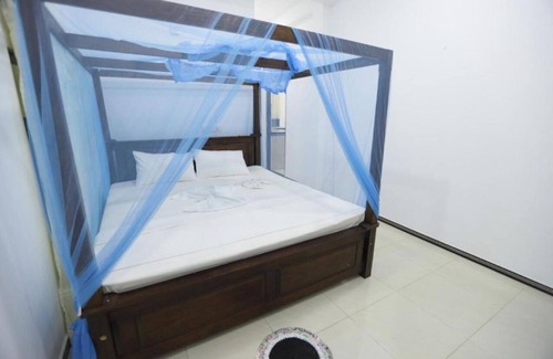 Weligama Hotel | Deluxe Double Room with Balcony 1/1 person - Surfside Retreat Weligama