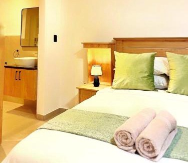 Beacon Bay Apartment | Deluxe Dwelling 2