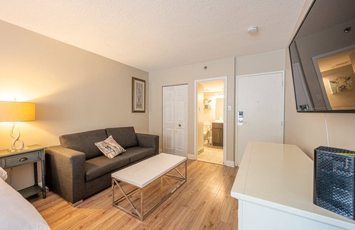 Saint-Sauveur House | Deluxe King bed in Saint-Sauveur