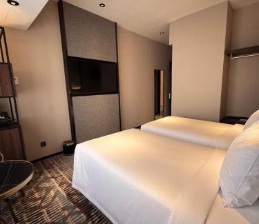 Hulu Langat Apartment | Deluxe King Room and Deluxe Twin Room at Monkeys Canopy Resort