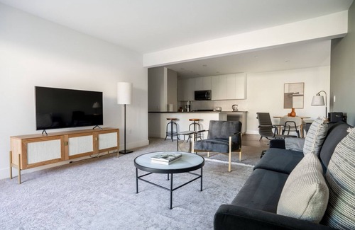 Sharon Heights Apartment | Deluxe Menlo Park 2BR w/Gym, Pool & W/D, nr VC firms, by Blueground