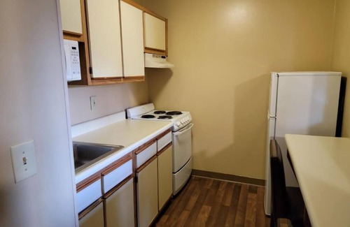 Cary Apartment | Deluxe Studio at Extended Stay Cary 4