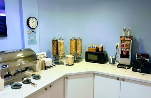 Old Towne House | Deluxe Two Queen - The Pacific Inn