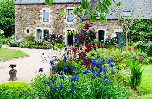 Yvias Bed & Breakfast | Demeure du Porzou, chambres d'hôtes de charme dans demeure d'exception, parc paysager, spa, massages, proche Paimpol, classé 4 épis