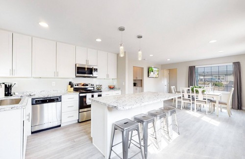 Twin Lakes House | Denver 3 King Beds Remodeled Near Park and Fun