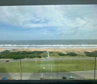 Aidy Grill Apartment | Departamento de lujo con vista al mar frente playa brava Punta Del Este Torre Le Parc lll