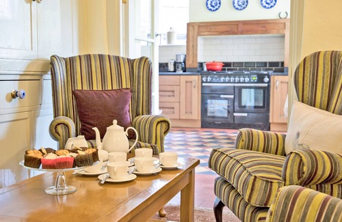 Matlock House | Derwent House ideal for groups or a special occasion. All prices fully inclusive