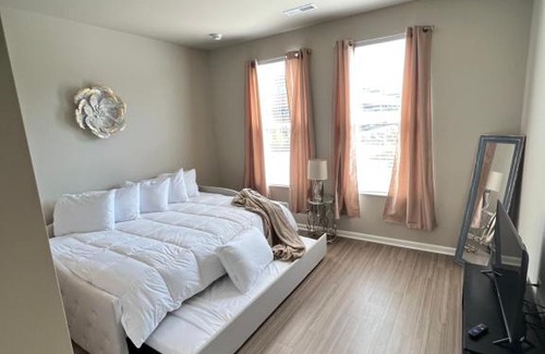 Town and Country Apartment | Des Peres Luxe Suite