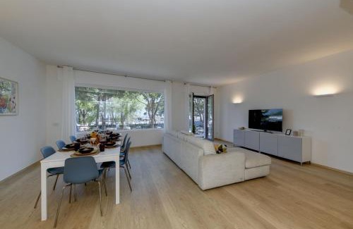 Desenzano del Garda City Centre Apartment | DesenzanoLoft Official Partner Homes & Villas by Marriott Bonvoy - The Lake Giant - Renovated 2025 - Lake View