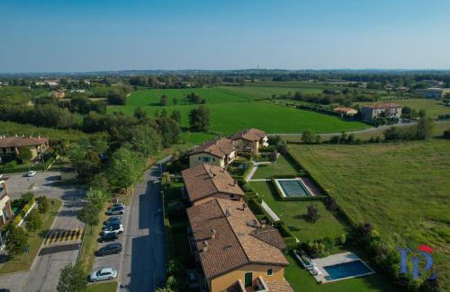 Desenzano del Garda Apartment | DesenzanoLoft Official Partner Homes & Villas by Marriott Bonvoy - Oasis Apartment with garden and pool