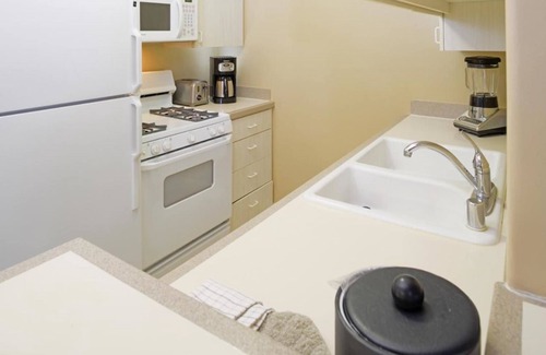 Canyon Corridor Condo | DESERT DREAM! 2BDR sleeps 6! HUGE POOL! POOLSIDE BAR and GRILL!