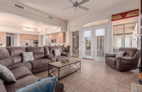 Desert Hide-a-way House | Desert Oasis ★Heated Pool-Spa-Disc Golf-Ping Pong-Poker Table-Pool Table★