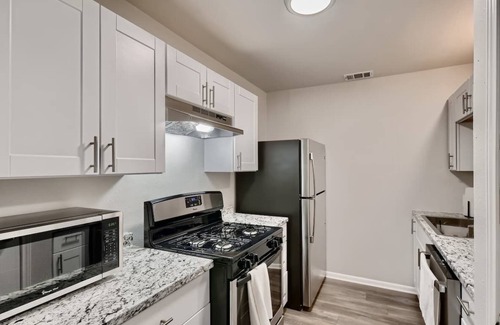 Georgetown House | Desert Primrose @ 808B-Walk to the Square!