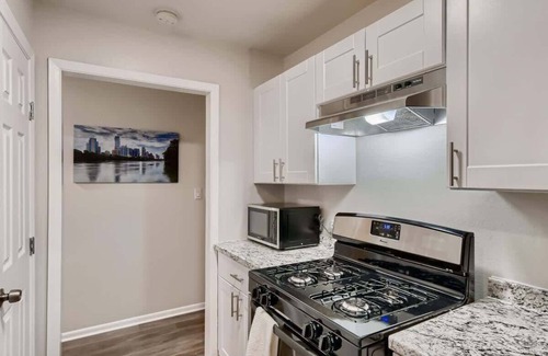 Georgetown House | Desert Primrose @ 808B-Walk to the Square!