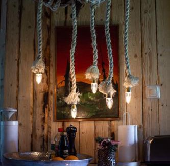 Kuortti Ski Chalet | Design Cabin with Jacuzzi, Sauna & Nature