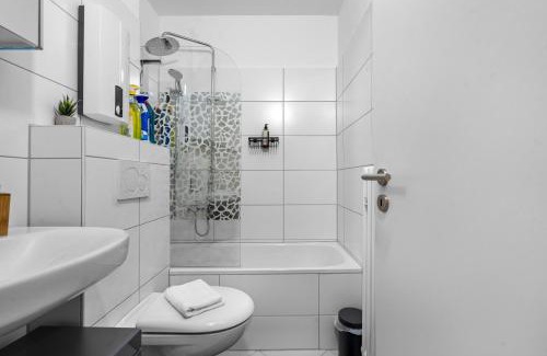 Duissern Apartment | Design Luxus, Vollausstattung, 2 min Hbf Duisburg, beste Betten, 2 55" TV, Netflix, W24