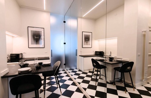 Milan Apartment | Designed 2 rooms Milano Center shopping area, Subway to Airport and Fiera Milano