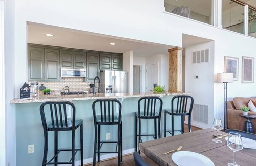 Roseland House | Designer Home w/Incredible Views, Sleeps 16