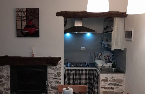 Andagna House | Detached house in Andagna with room with exposed stone CITRA:008035-LT-0019