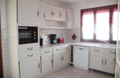 Merigny House | Detached house in the countryside with closed exterior