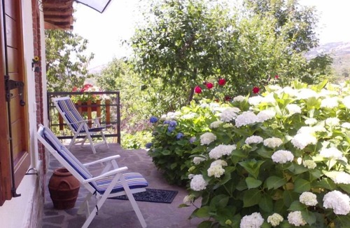 Bagnore Villa | Detached house with large garden