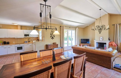 Vasles Villa | Detached villa, 2 bathrooms, sleeps 4