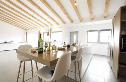 Sestanovac Villa | Detached villa on the mountain next to river Cetina, quiet