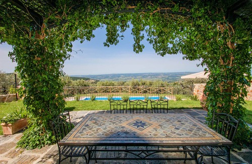 Montecchio House | Detached villa with private and fenced pool 1,6km Montecchio, 20km from Orvieto.