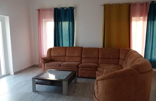 Littoral Department Apartment | Deux chambre , un grand salon