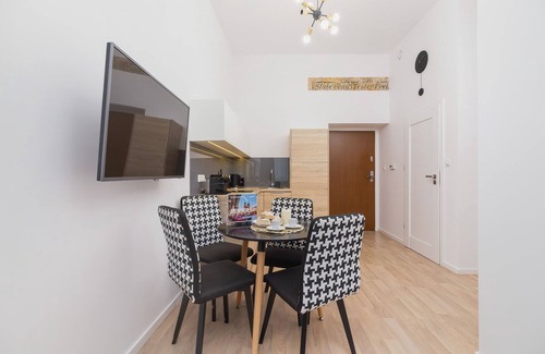 Stradom Apartment | Dietla 66 | Cracow | Comfortable Apartment for 4 | Smart TV