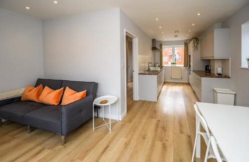 Bristol House | Dings House With FREE Parking In Super Central South West City Location By STAE-Homes