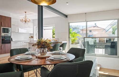 Santa Luzia Ski Chalet | Diogo House w/Fantastic View - By Wehost