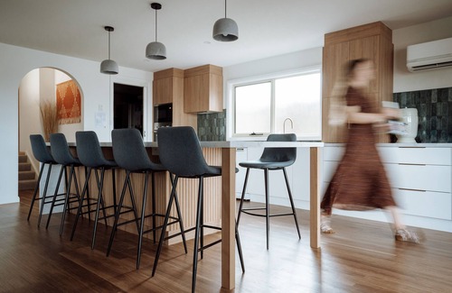 Greens Beach House | Direct Beach Access, Family-Friendly Oasis with Netflix, Apple TV, and Wi-Fi