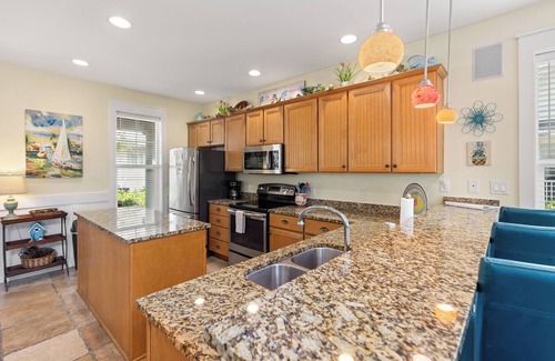 Laurel Grove House | Discounted! GOLF COURSE view home- Golf Cart - FREE Activities-Pool & Hot tub