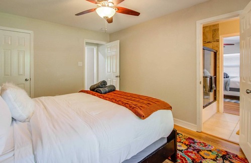 Westbury House | Discounted! Houston Gem| Explore Houston's Best